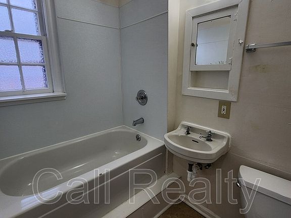 4th image of 1319 W 6th Ave #10