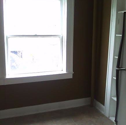4th image of 110 E 40th St APT 309