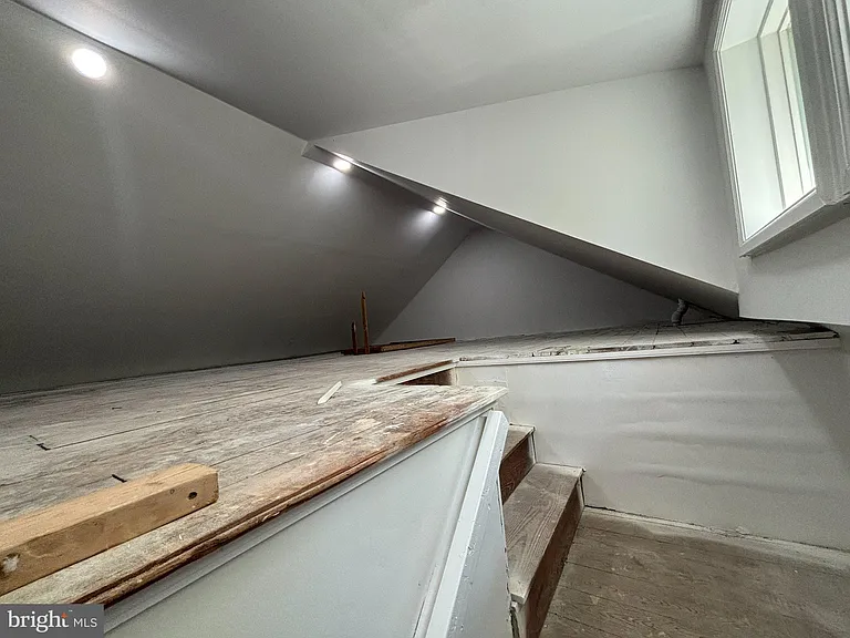 888 Walnut St — Photo 33