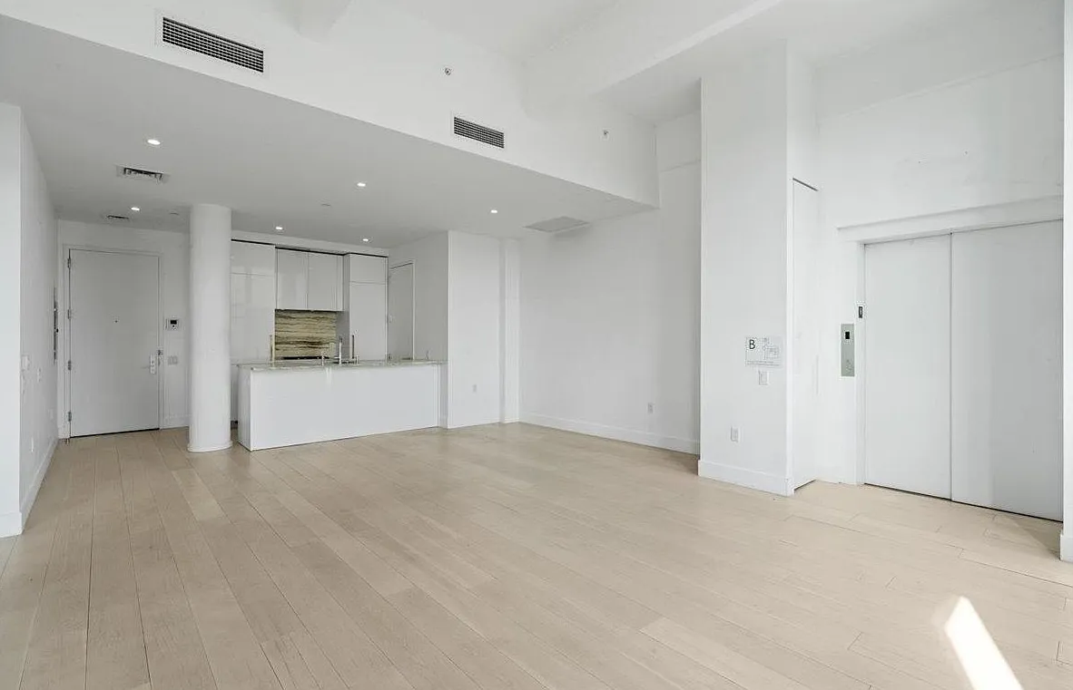 338 Berry Street — Photo 1