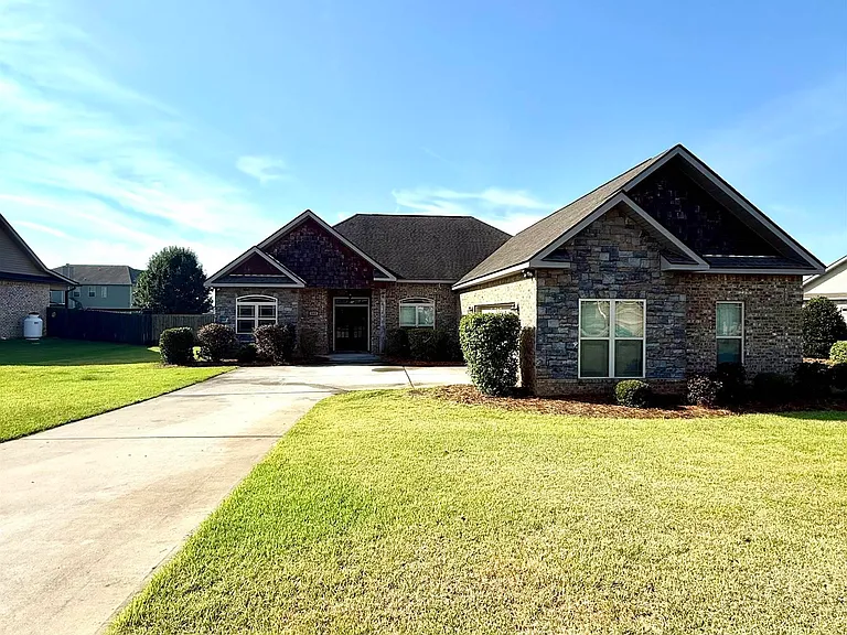 142 Addington Dr — Photo 1