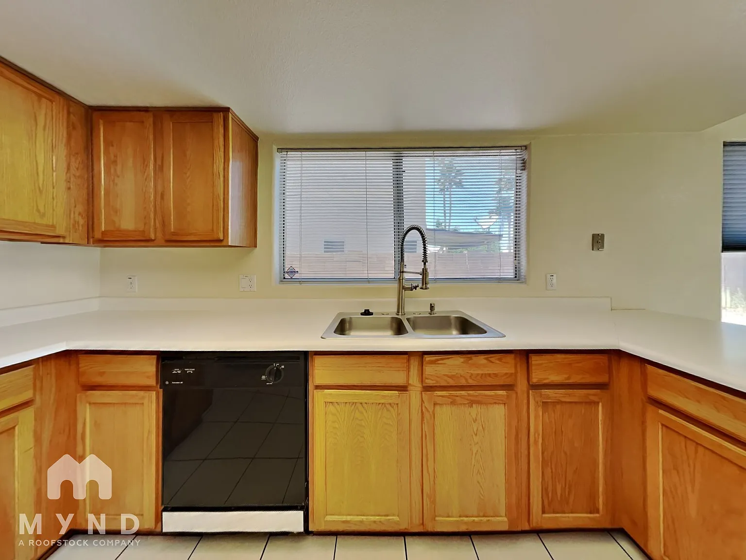 3 bed, 2.5 bath, 1924 sqft, $2,195 — Photo 4
