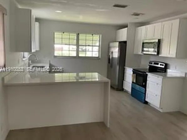 504 Sandpiper Cir, Delray Beach, FL 33445