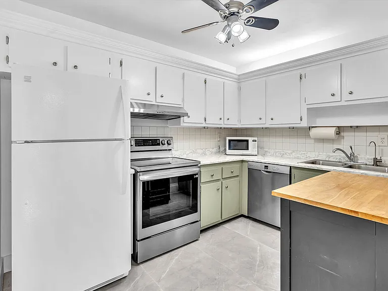 250 181st Dr #107 — Photo 16