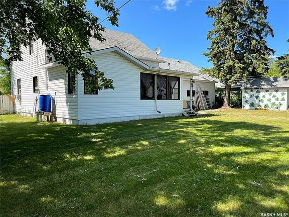 4th image of 705 1st St W