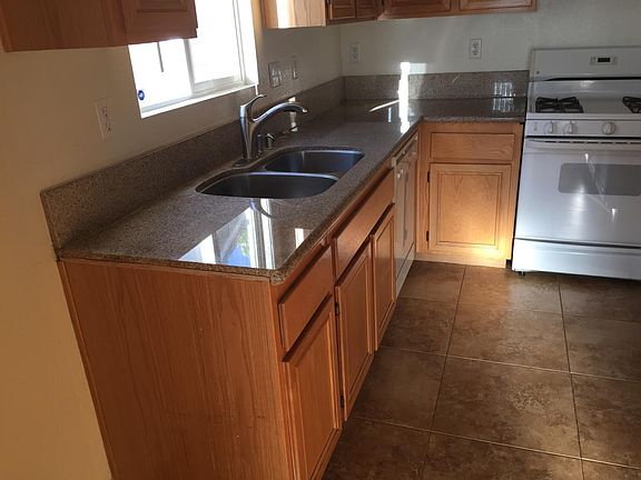 3rd image of 6970 Fremontia Ave