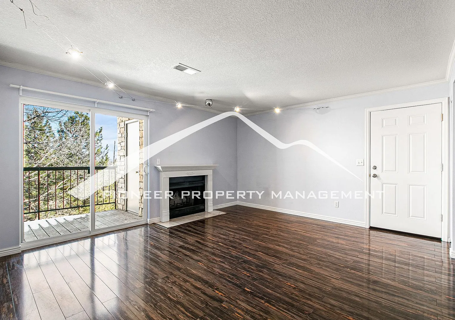 Cozy Condo with Balcony and Washer/Dryer — Photo 4
