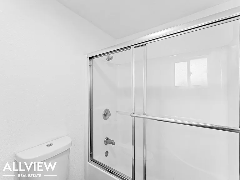 1208 North Van Ness Avenue — Photo 12