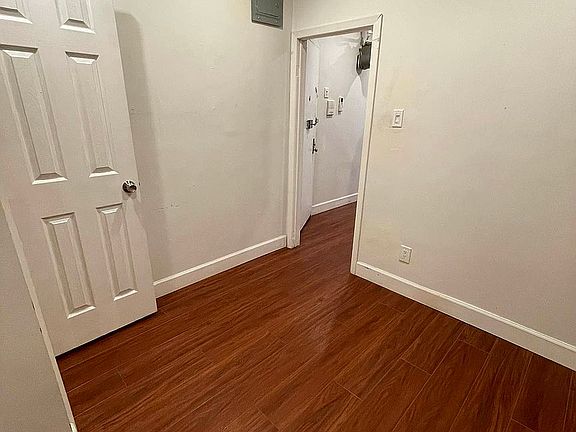 4th image of 21 Essex St #2A