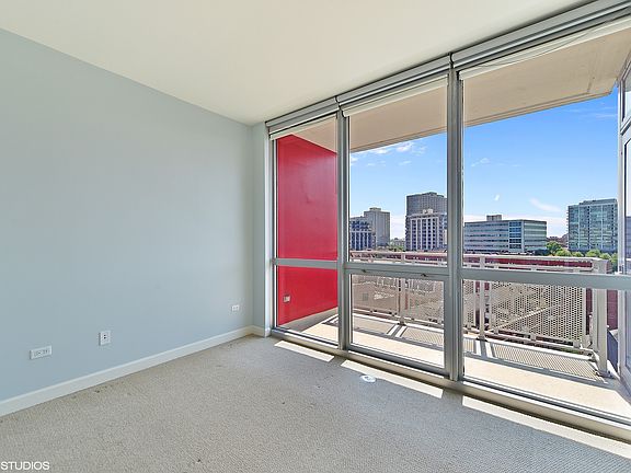 5th image of 1841 S Calumet Ave APT 811