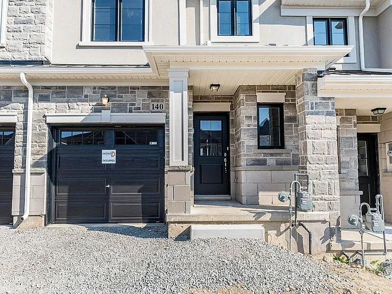 140 Aquasanta Cres — Photo 2