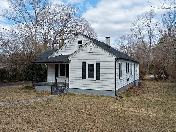 3rd image of 108 Parkway Dr