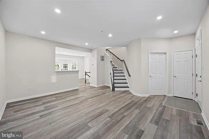 8880 Papillon Dr — Photo 4