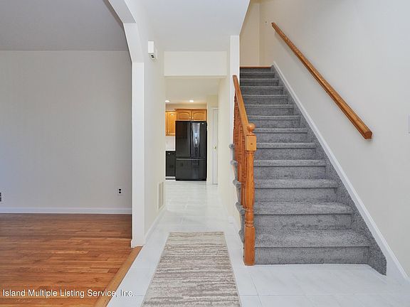 3rd image of 86 Melvin Ave