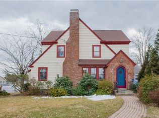 569 Park Rd, West Hartford, CT 06107