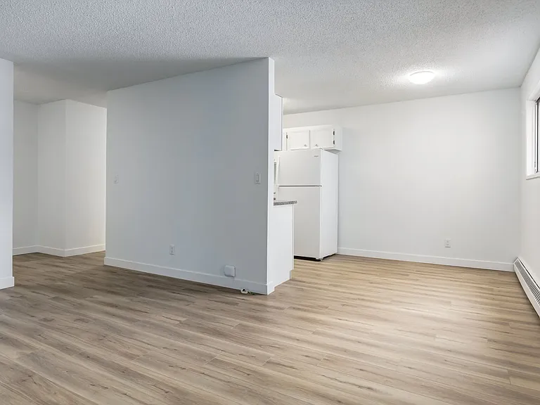 4 Hooper Cres NW — Photo 8