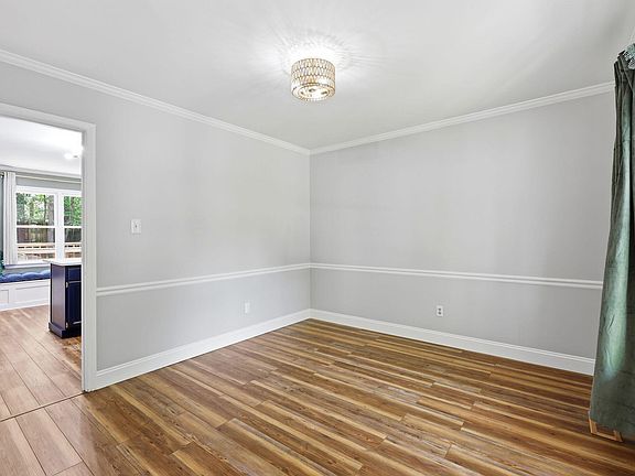 3rd image of 105 Willow Wisp Ct
