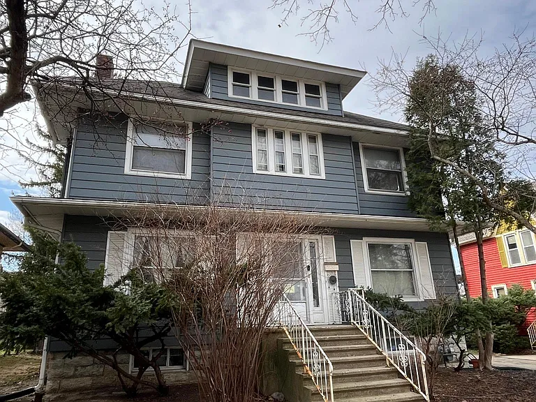 204 W Locust St #3 — Photo 1