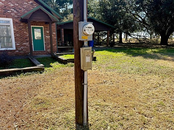 4th image of 1040 Highway 606