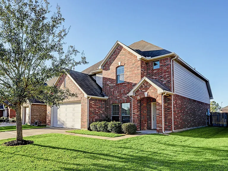 25806 Westbourne Dr — Photo 1