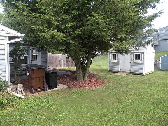 5th image of 1891 Lakeview Dr