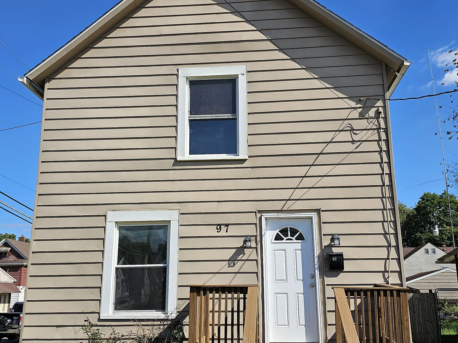 3 bed, 1.5 bath, 1258 sqft, $1,350 — Photo 1
