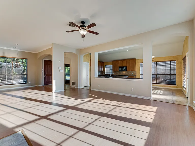 2517 Indian Hills Dr — Photo 4