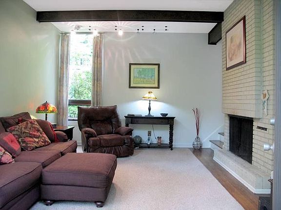 Living Room, vaulted ceil