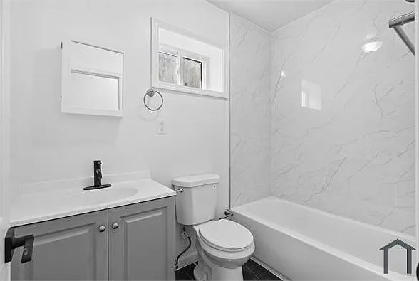 2055 Dickinson St — Photo 10