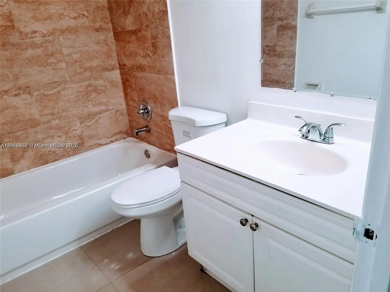 3 bed, 1040 sqft, $2,550 — Photo 2