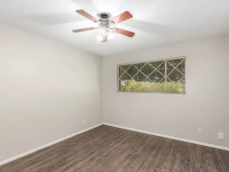 122 E Taylor St — Photo 10