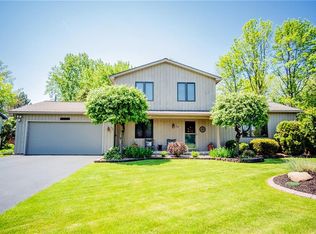 642 Whispering Pines Cir, Rochester, NY 14612