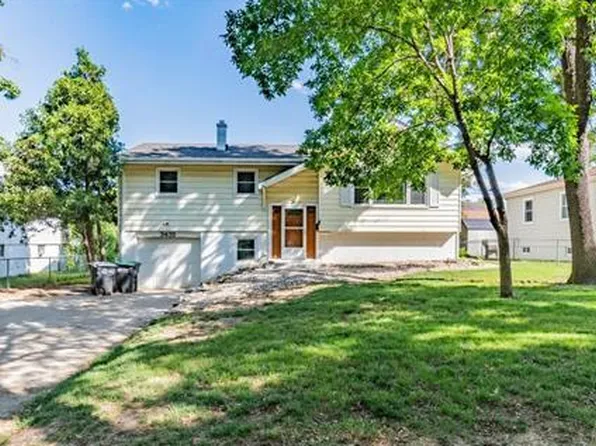 3435 Cornhusker Dr, Omaha, NE 68124