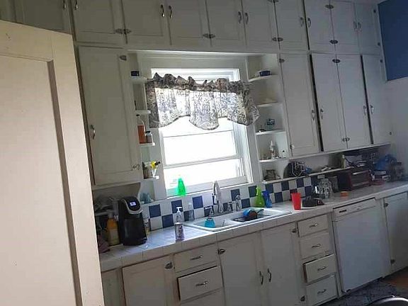 4th image of 375 Church St