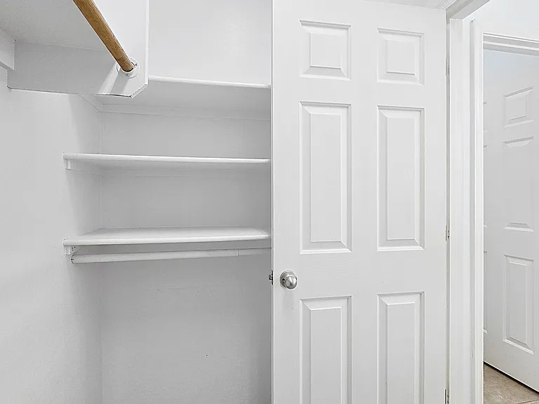 8012 S 70th Dr — Photo 18