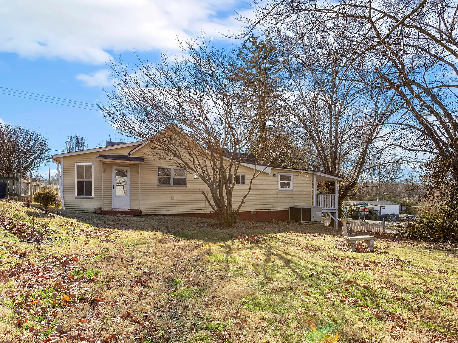 3 bed, 2.5 bath, 1620 sqft, $1,595 — Photo 2