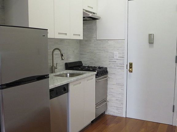 5th image of 31 Carmine St APT 3
