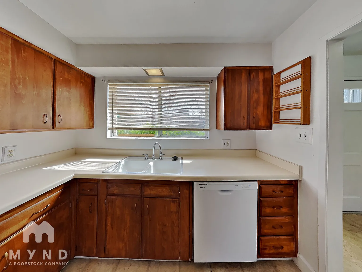 3 bed, 1.5 bath, 1220 sqft, $1,935 — Photo 3