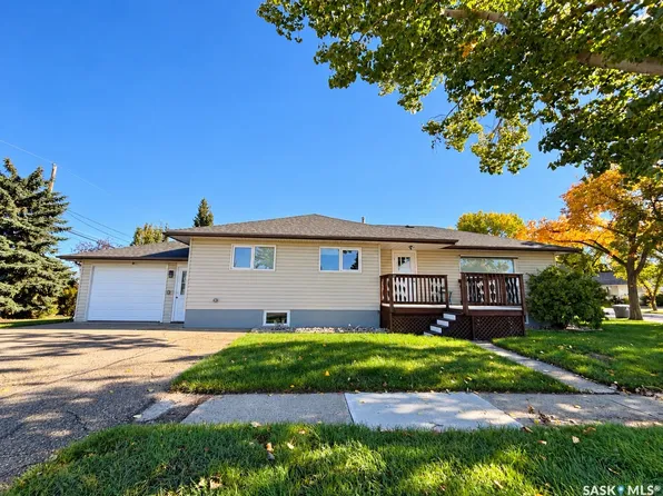 418 4th Avenue W, Kindersley, SK S0L 1S0