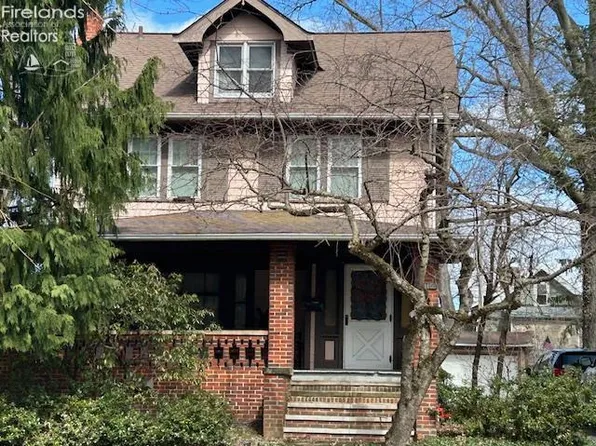 3115 Essex Rd, Cleveland Heights, OH 44118