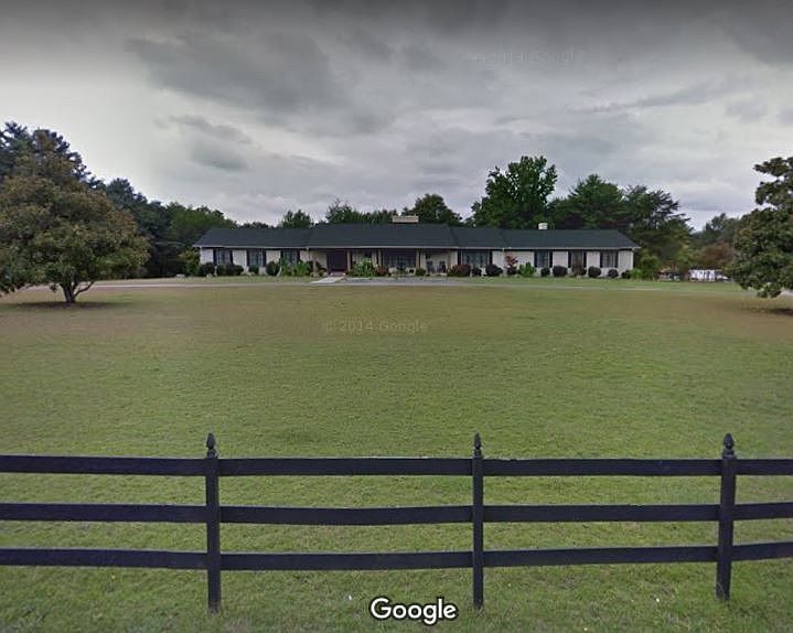 1st image of 225 Lincoln Dr