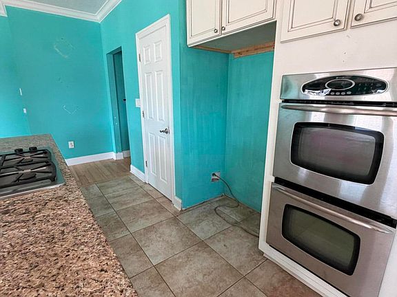 4th image of 224 Oak St
