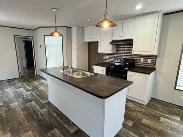 150 Oxford Cir, Hampton, GA 30228