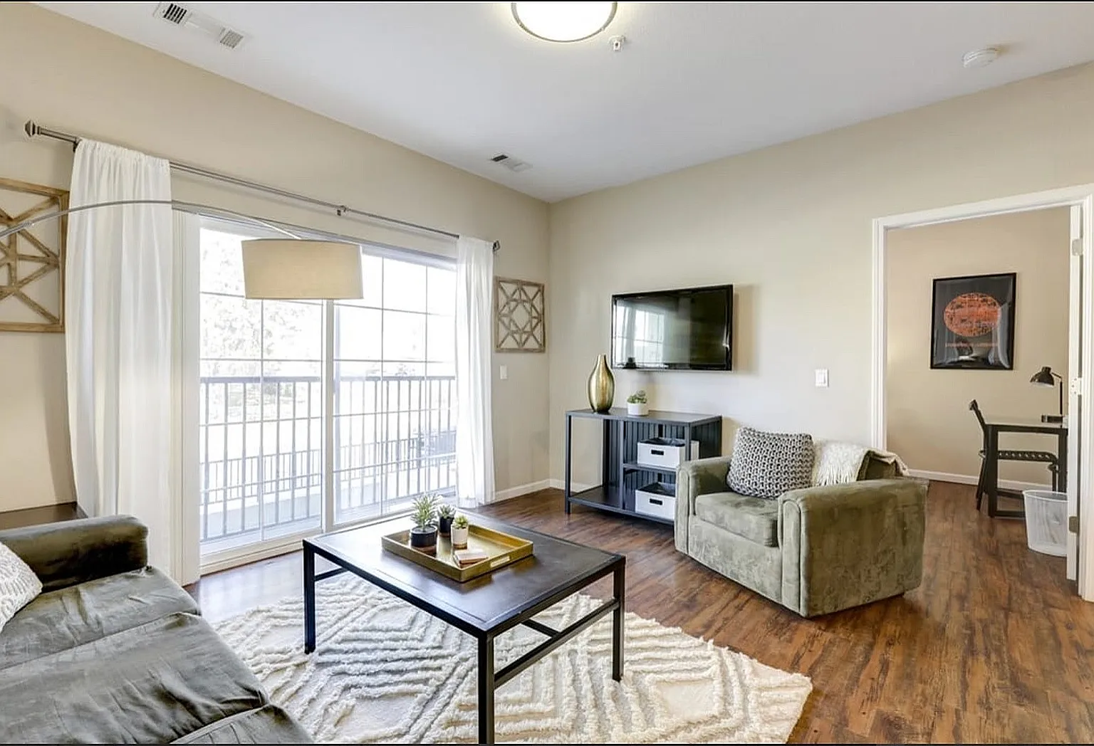 Maywood Apartments — Photo 3