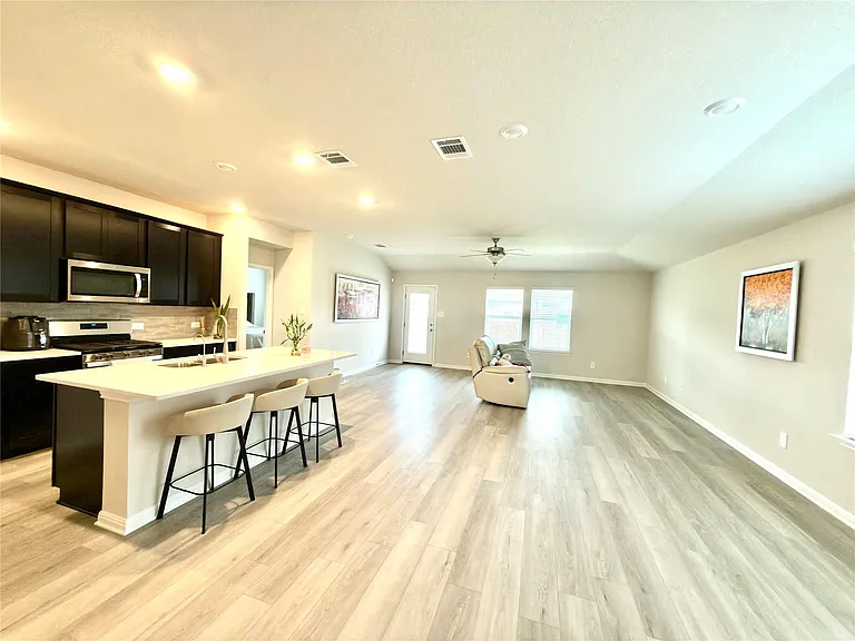 310 Fossil Dr — Photo 4