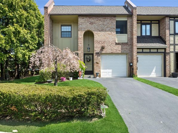 60 Southgate Circle, Massapequa Park, NY 11762
