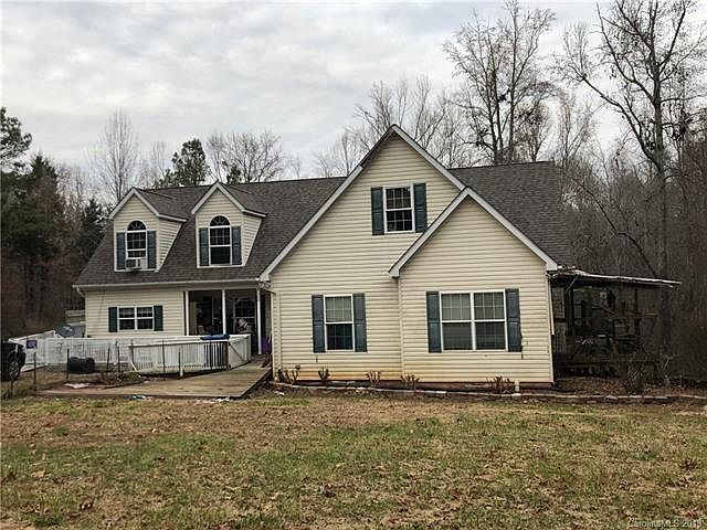 2nd image of 150 Castle Ct #0