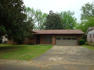 706 Hawkins Ave, Wake Village, TX 75501