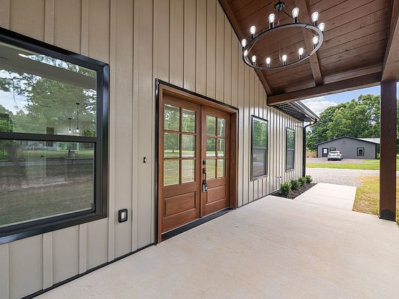 2nd image of 701 Oak Grove Rd