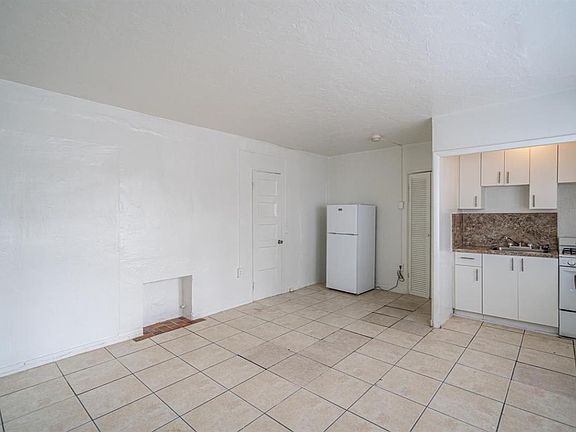 4th image of 6970 Indian Creek Dr Unit 8-6970-08